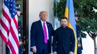 Trump gritó y lanzó los mapas con la línea de frente a Zelenski en la reunión del jueves, según el Financial Times