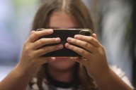 Revela un informe de Amnistía Internacional que TikTok gana dinero con las inseguridades de los adolescentes