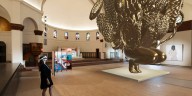 Nick Cave sorprende con una escultura en realidad virtual que desafía la gravedad en Detroit