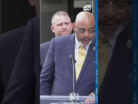 Union representing federal workers calls for an end to the government shutdown
