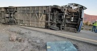 Reportan volcamiento de bus con 44 trabajadores de Mina El Teniente: cuatro personas resultaron con lesiones