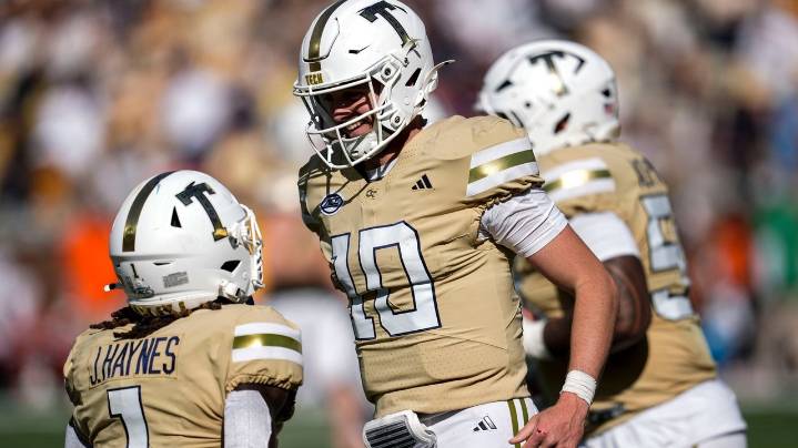 Unbeaten and 8th-ranked Georgia Tech looks to dodge upset at NC State