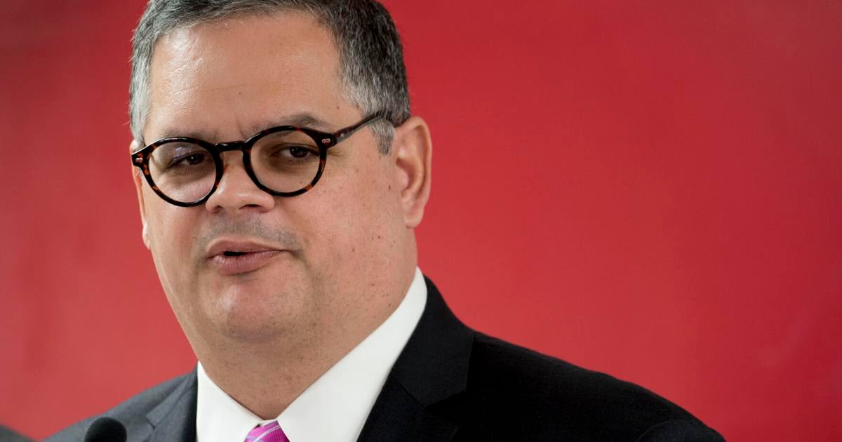 Aníbal José Torres radica su aspiración a la alcaldía de Dorado