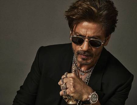 Farah, Shilpa and others send heartfelt birthday wishes to King Khan