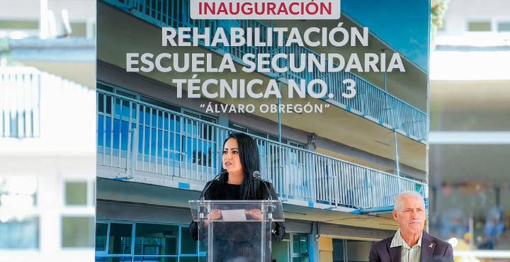 Rehabilita Gladyz Butanda 15 aulas de la Secundaria Técnica 3 en Morelia