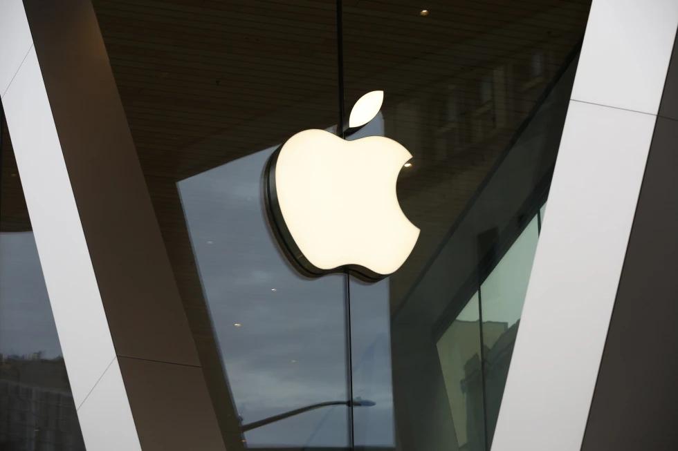 Apple elimina varias apps de rastreo de controles migratorios en EEUU