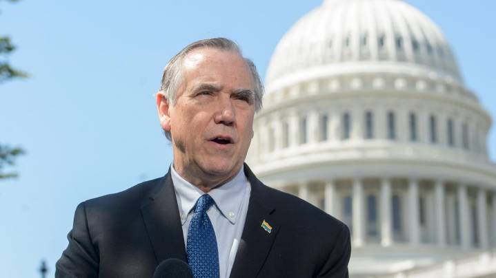 Merkley, Wyden among senators calling for probe into cost of Trump's National Guard deployments to cities