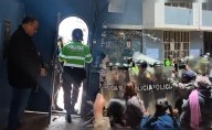 Phillip Butters fue resguardado por la Policía ante rechazo masivo en Puno: estuvo escondido en una oficina