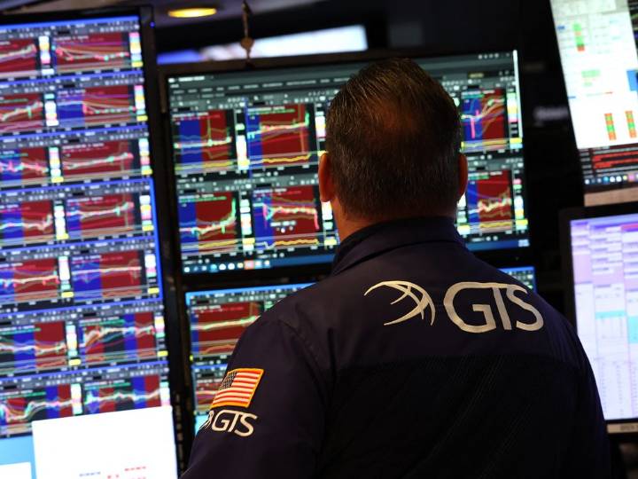 Firms overpaying for AI add to stock market bubble risks, survey shows