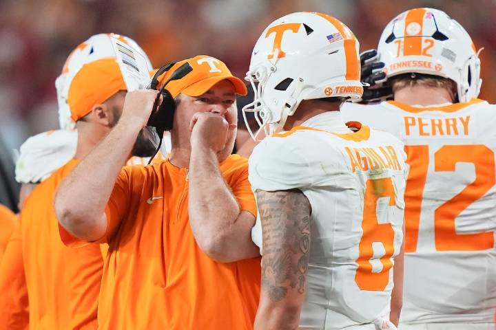 Deadspin | No. 17 Tennessee visits rival Kentucky with eyes still on playoff