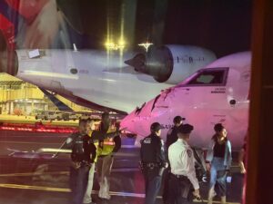 2 Delta planes collide at LaGuardia airport, with a wing slamming into a cockpit window