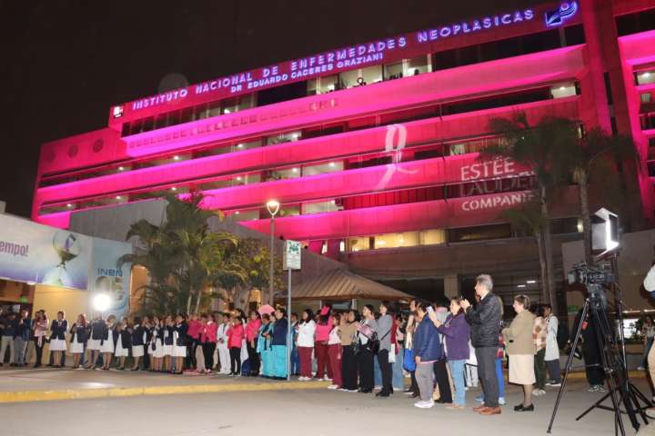 INEN ilumina su frontis de color rosa por el Día Mundial de Lucha contra el Cáncer de Mama