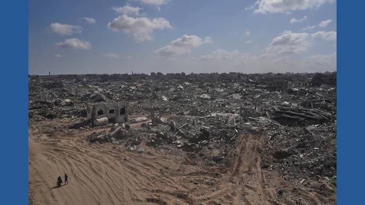 Palestinians return to ruins and US expects hostages freed on Monday as Gaza ceasefire holds