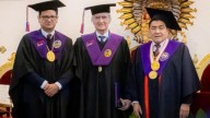 Carlos Escudero de Burón, investido doctor honoris causa por la Universidad Mayor de Chuquisaca (Bolivia)
