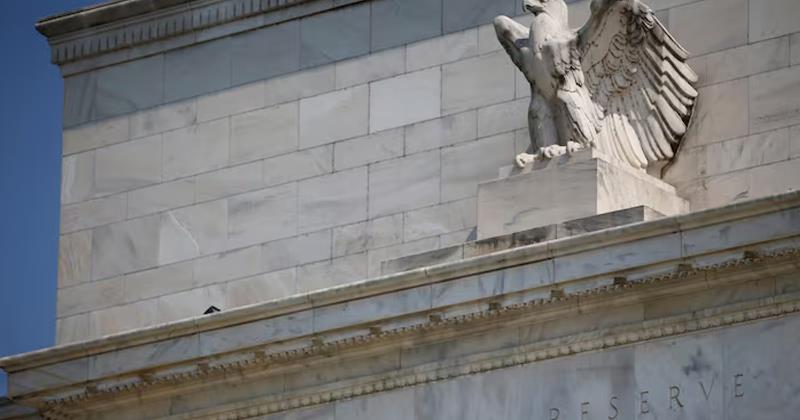 Global Market Flows Show Divergence Amid Investor Caution and Geopolitical Pressures
