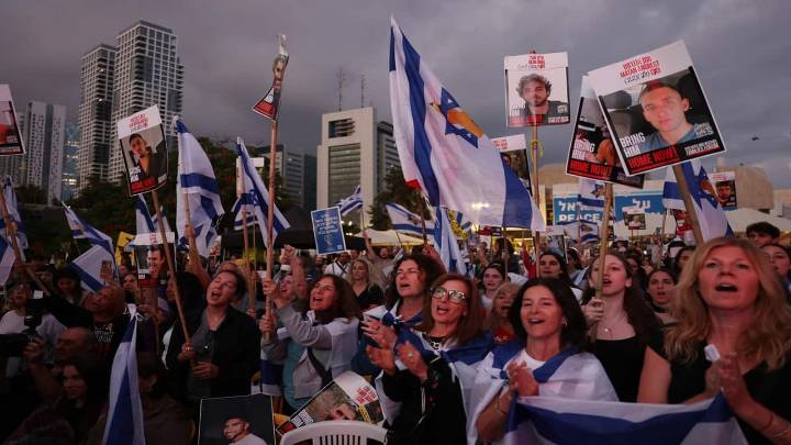 'How good it's that you're coming home': Tears, cheers, and bittersweet reunions as Israelis welcome freed hostages