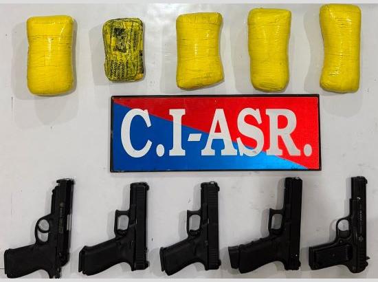 Cross-border Arms and Narcotic smuggling module busted, two arrested with 2.5 Heroin and arms [ FULL VIEW ]