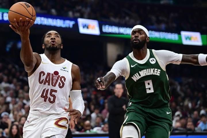 Mitchell scores 24, Mobley goes perfect at free throw line as Cavaliers edge Bucks 118
