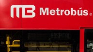 Metrobús Línea 7 frena de emergencia y cuatro pasajeras resultan lesionadas