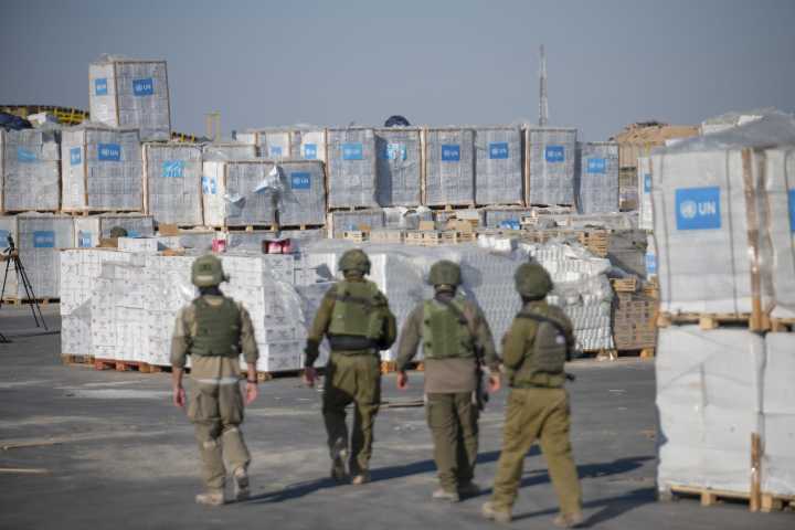 La carne vuelve a Gaza tras más de medio año, aún escasa y muy...
