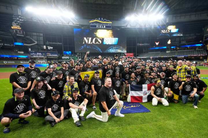 Cerveceros vencen 3-1 a Cachorros y chocarán con Dodgers en Serie de Campeonato de la Liga Nacional