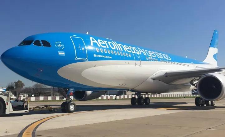 Aerolíneas Argentinas retiró de su flota a ocho aviones para revisar los motores tras el desperfecto en uno