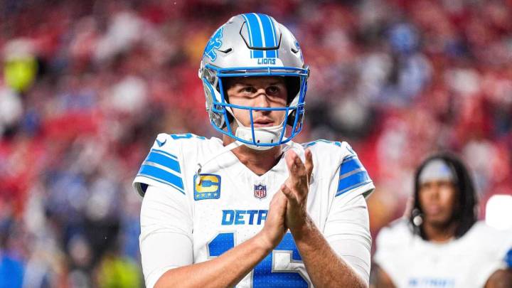 Lions lose touchdown on illegal motion by Jared Goff