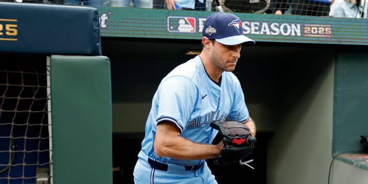Max Scherzer available in Blue Jays bullpen for ALCS