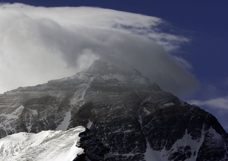 Hundreds of trekkers escape from blizzard-struck Everest in Tibet