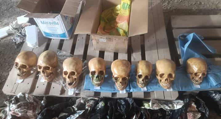 Hombre cae con ocho cráneos humanos en Cusco