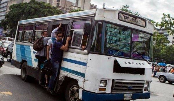 Transportistas  exigen fijar precio del pasaje urbano en dólares