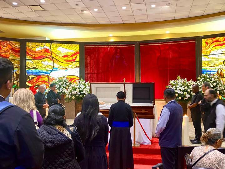 Dan el último adiós al arzobispo Francisco Moreno Barrón