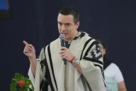 Lanzan piedras a vehículo de Noboa; lo reportan ileso