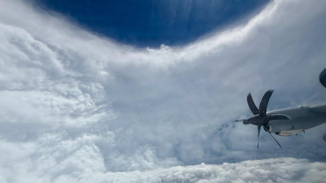 Hurricane Melissa's winds force Hurricane Hunters to abort mission early