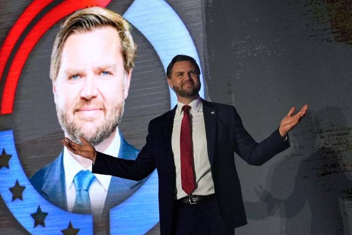 Vance pide reducir la inmigración legal durante evento de Turning Point