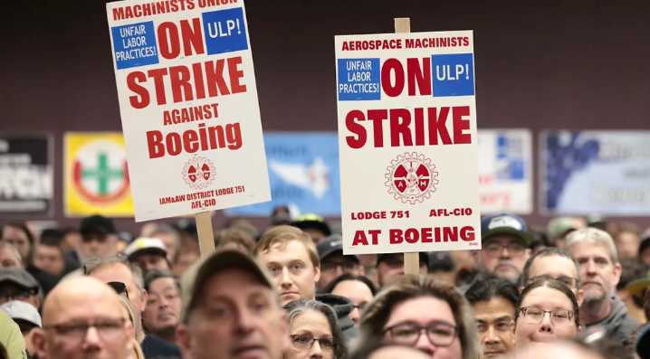 Trabajadores de defensa de Boeing en huelga rechazan la última oferta de la compañía