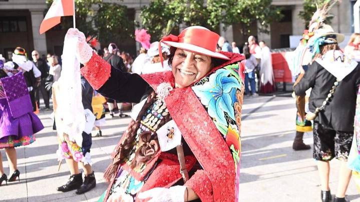 Perú deslumbra en la Ofrenda del Pilar con su colorido, su fe y su diversidad cultural
