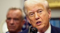 Trump recibe la vacuna contra el covid-19 y la de la gripe durante su segundo examen físico del año
