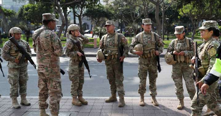 Inicia Perú redadas y operativos en cárceles tras decretar estado de emergencia