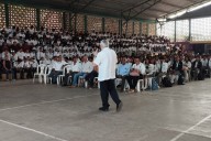 ¿En qué municipios de Hidalgo se llevaron a cabo conferencias de educación emocional?