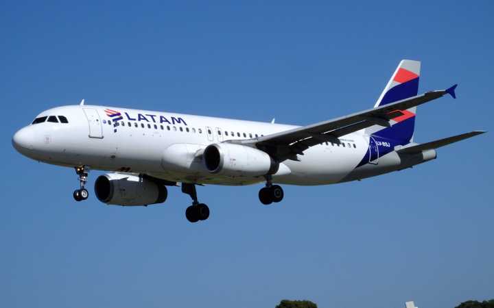 Latam suspende ruta Lima - Orlando por cobro de tarifa aeroportuaria