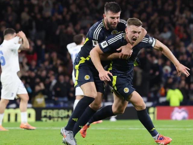 Scotland sink Greece to boost bid to reach World Cup