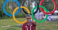 ¿Te acuerdas de él? Volvió el señor que ganó una medalla con una mano en la bolsa