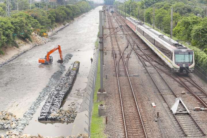 Metro-río Medellín: un viaje compartido de 16 kilómetros