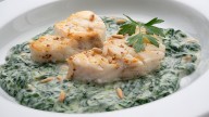 Karlos Arguiñano: bacalao fresco con espinacas, una receta sencilla que alimenta por dentro y por fuera