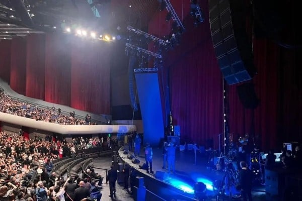 Cae pantalla durante show de El Tri en el Auditorio