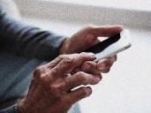 Adultos mayores: los nuevos adictos a las pantallas digitales