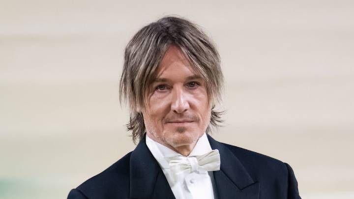 Keith Urban ditches wedding ring in first sighting since split from Nicole Kidman