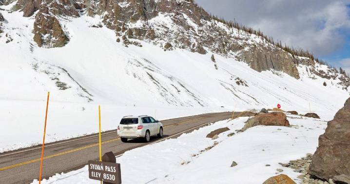 Yellowstone closes roads following 30 auto accidents; Cooke City highway still open