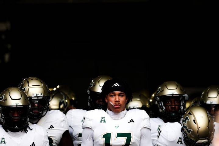 South Florida vs. North Texas prediction: Odds, picks, best bet for crucial AAC clash Friday